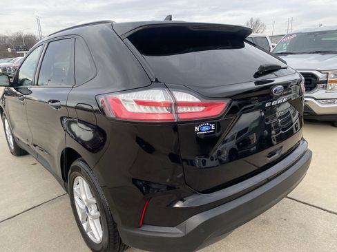 Used 2021 Ford Edge SE image 8