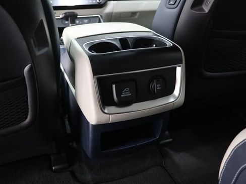 Used 2025 Kia Carnival SX Prestige FWD image 33