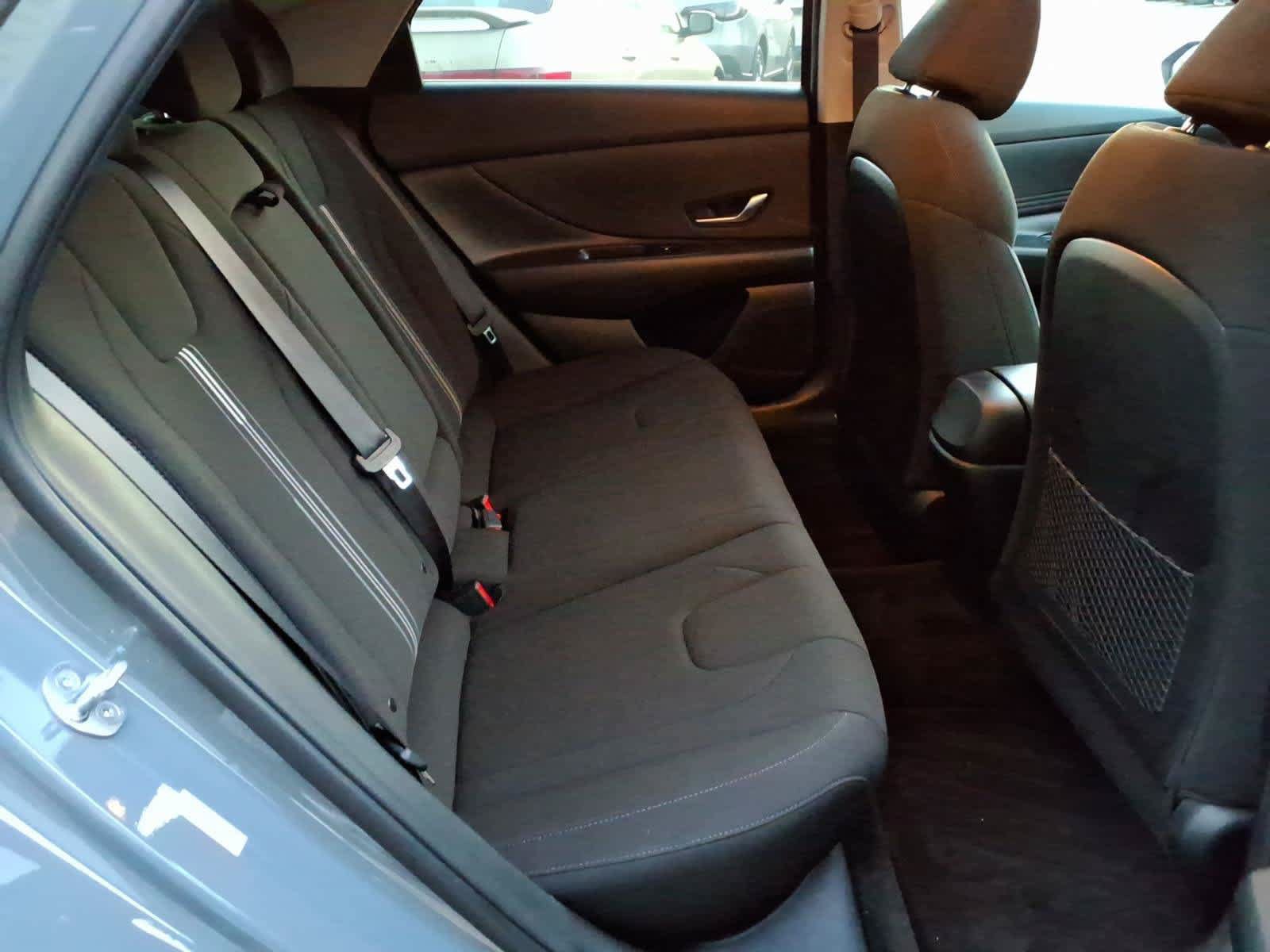 Used 2022 Hyundai Elantra SEL w/ Convenience + Premium Package FWD image 11