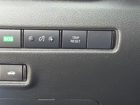 Used 2025 Nissan Sentra SV FWD image 25