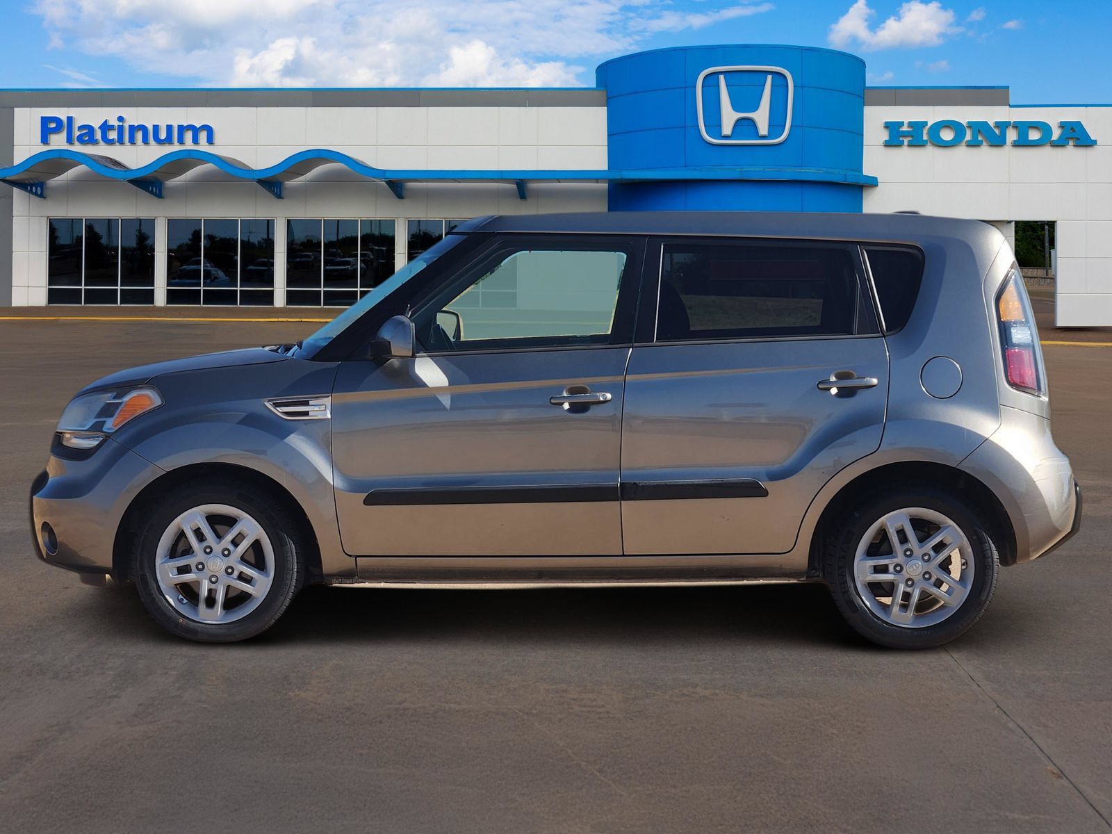 Used 2011 Kia Soul + w/ Audio Pkg FWD image 3