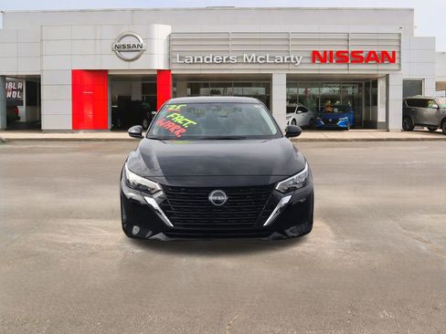 Used 2025 Nissan Sentra SV w/ Trunk Package image 8