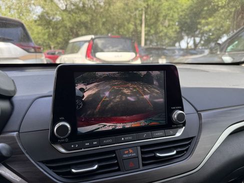 Used 2025 Nissan Altima 2.5 SV image 17