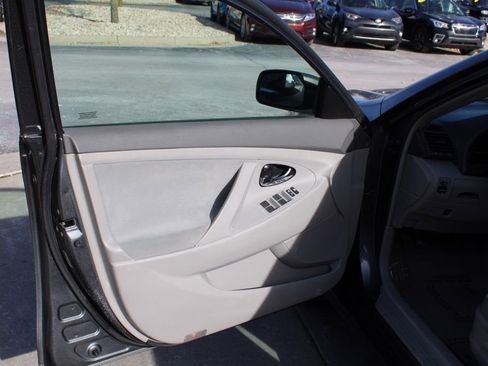 Used 2011 Toyota Camry LE image 17