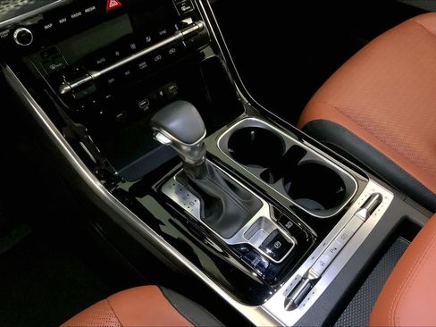 Certified 2024 Kia Carnival SX Prestige FWD image 17