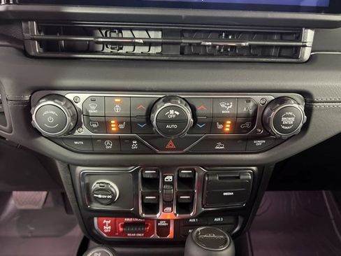 New 2026 Jeep Gladiator Willys AWD/4WD image 23