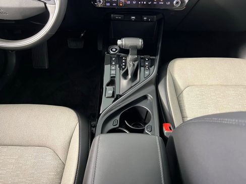 Used 2023 Kia Niro SX image 17