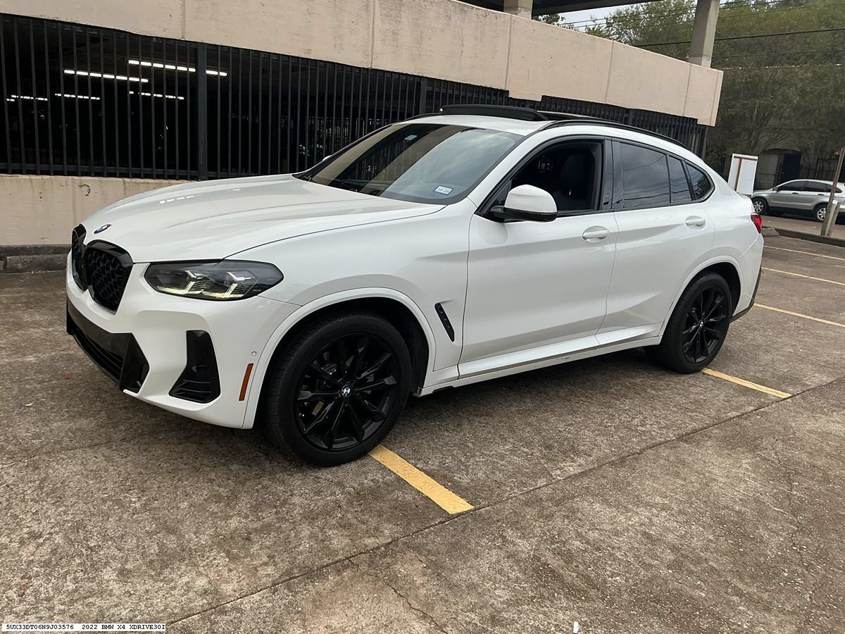 Used 2022 BMW X4 xDrive30i w/ M Sport Package AWD/4WD image 3