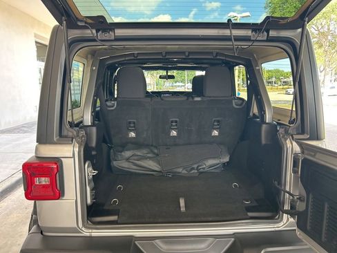 Used 2018 Jeep Wrangler Unlimited Sport S AWD/4WD image 32