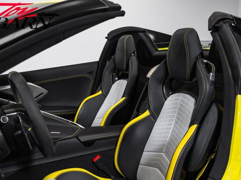 Used 2021 Chevrolet Corvette Stingray Premium Conv w/ Z51 Performance Package RWD image 31
