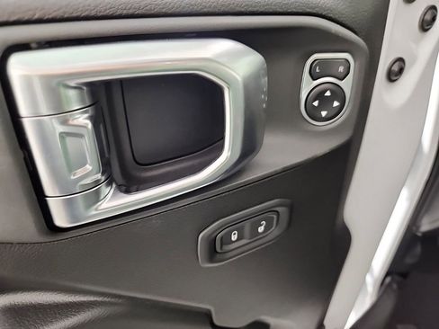 New 2025 Jeep Wrangler Unlimited Rubicon w/ Technology Group image 17