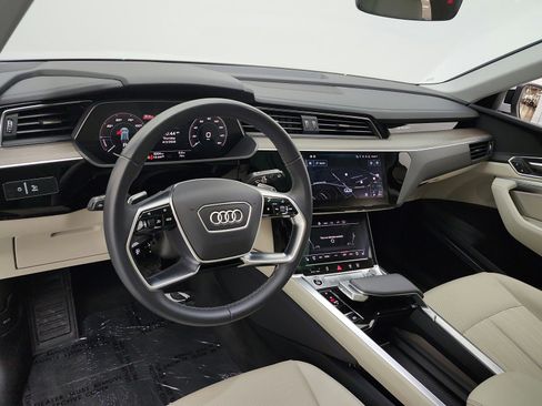Used 2024 Audi Q8 e-tron Premium Plus w/ Premium Plus Package image 9