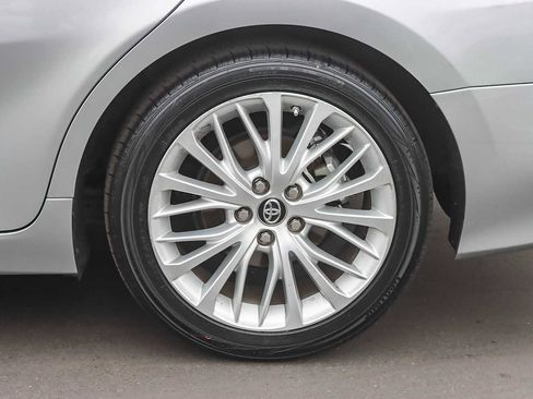 Used 2018 Toyota Camry XLE image 10