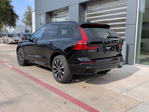 Used 2025 Volvo XC60 B5 Plus image 8