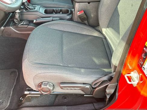 Used 2024 Jeep Wrangler Unlimited Sahara AWD/4WD image 19