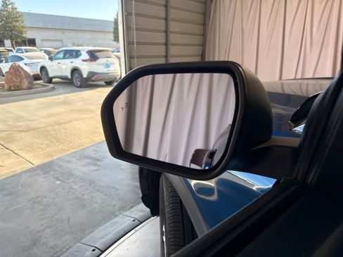 Used 2020 Ford Explorer XLT w/ Equipment Group 202A AWD/4WD image 17