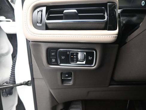 Used 2023 Lincoln Nautilus Reserve w/ Luxury Package AWD/4WD image 12