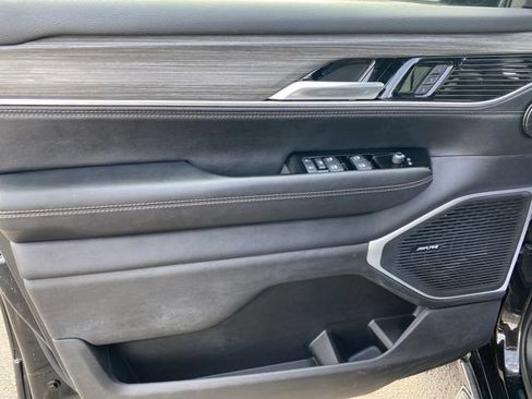 Used 2024 Jeep Wagoneer Series II AWD/4WD image 16