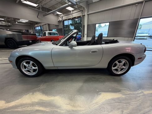 Used 2001 MAZDA MX-5 Miata RWD image 28