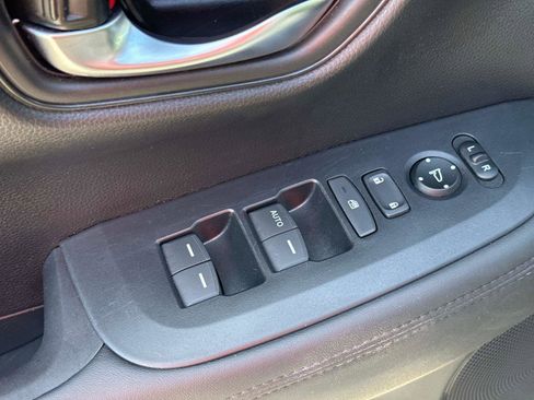Certified 2025 Honda HR-V LX image 17