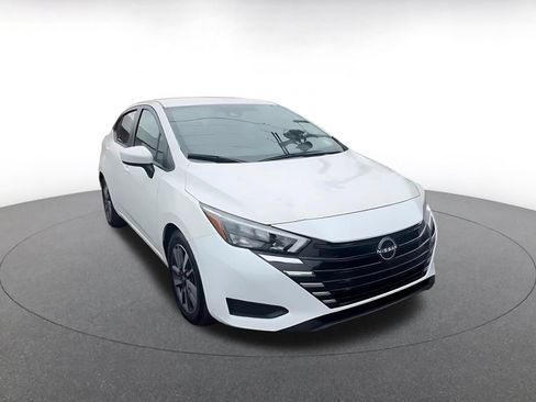 Used 2025 Nissan Versa SV FWD image 3