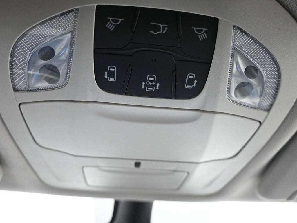 Used 2023 Chrysler Pacifica Touring-L FWD image 16