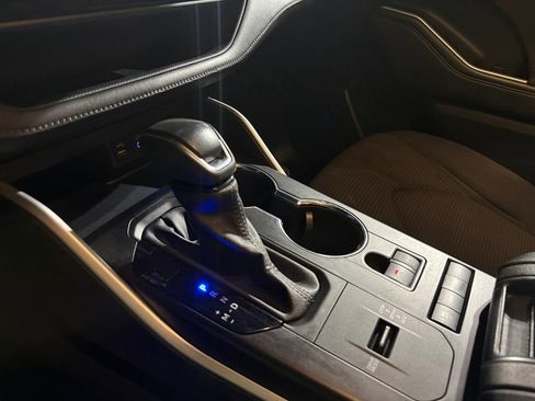 Used 2022 Toyota Highlander LE image 24