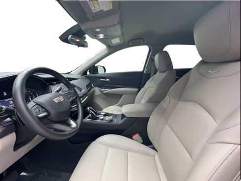 Used 2022 Cadillac XT4 Luxury w/ Cold Weather Package image 21
