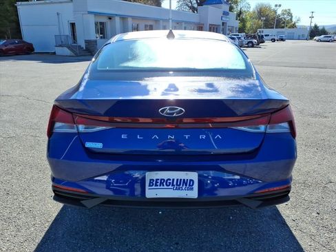 Used 2023 Hyundai Elantra SEL image 5