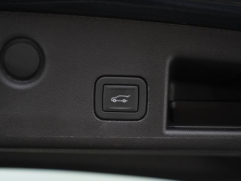 Used 2023 Chevrolet Equinox LT AWD/4WD image 17