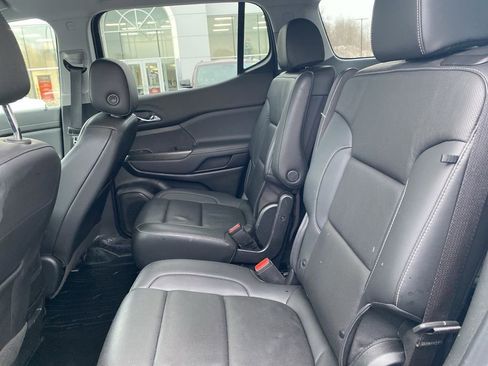 Used 2023 GMC Acadia SLT w/ Elevation Edition image 18