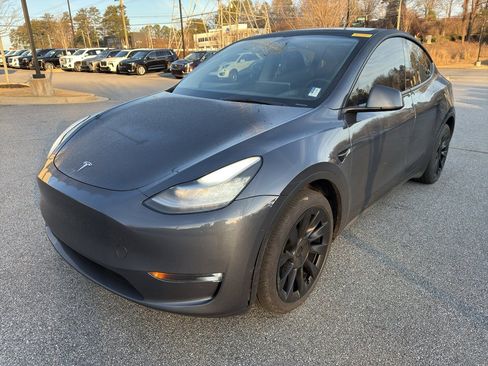 Used 2023 Tesla Model Y Long Range image 1
