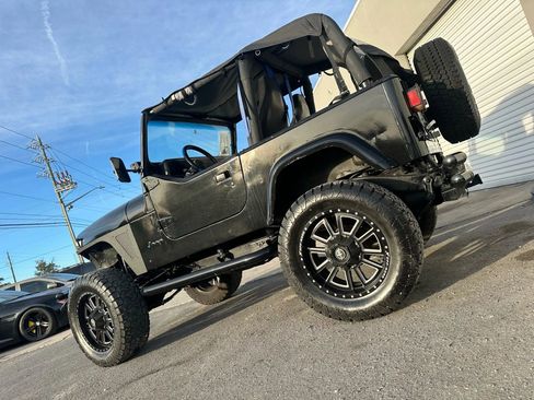 Used 1993 Jeep Wrangler S image 3