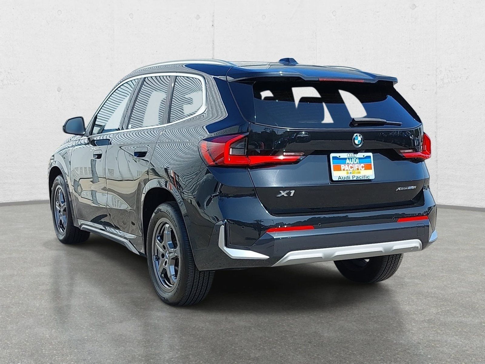 Used 2024 BMW X1 xDrive28i w/ Convenience Package AWD/4WD image 7