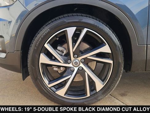 Used 2022 Volvo XC40 T5 R-Design w/ Climate Package image 34