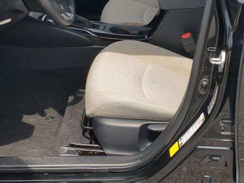 Used 2021 Toyota Corolla LE FWD image 12