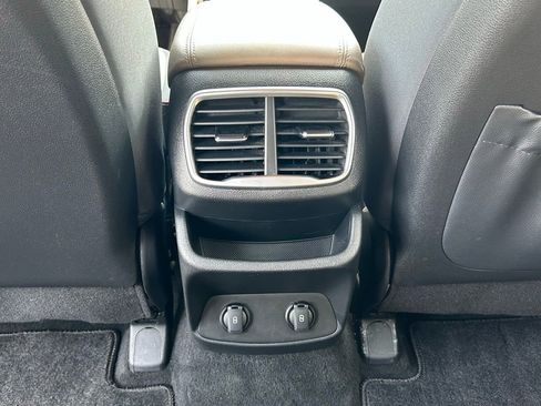 Used 2020 Hyundai Santa Fe SEL image 19