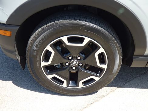 Used 2023 Ford Bronco Sport Outer Banks w/ Tech Package AWD/4WD image 8