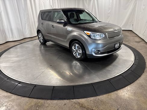 Used 2018 Kia Soul EV + image 10