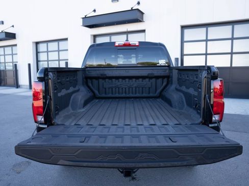 Used 2024 Chevrolet Colorado ZR2 w/ Technology Package AWD/4WD image 10