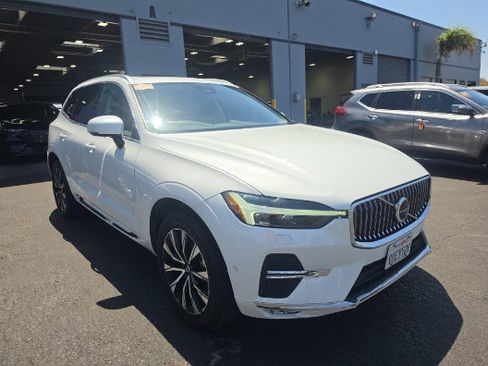 Used 2023 Volvo XC60 B5 Plus w/ Climate Package AWD/4WD image 1