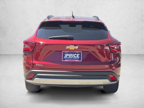 Used 2024 Chevrolet Trax LT w/ LT Convenience Package FWD image 7