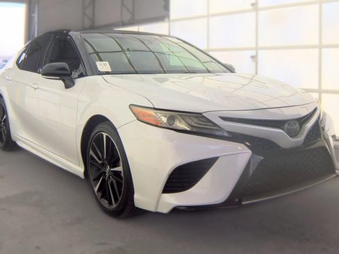 Used 2019 Toyota Camry XSE FWD image 5
