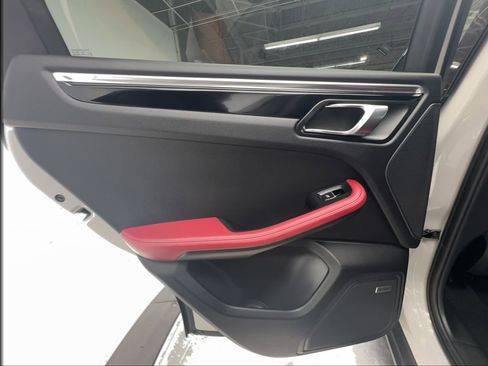 Used 2023 Porsche Macan AWD/4WD image 27