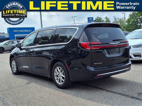 Used 2024 Chrysler Pacifica Touring-L FWD image 7