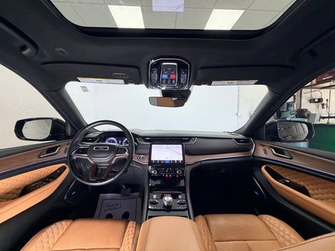 Used 2022 Jeep Grand Cherokee Summit w/ Luxury Tech Group V AWD/4WD image 10