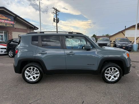 Used 2016 Jeep Renegade Latitude AWD/4WD image 9