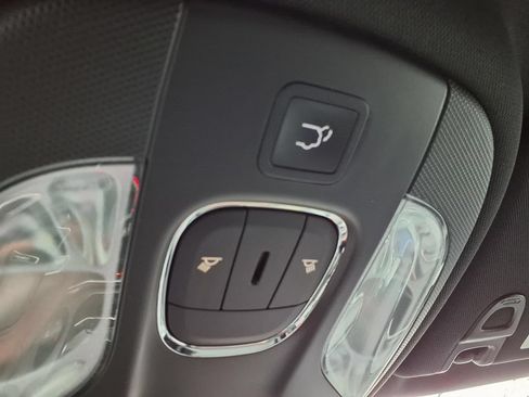 Used 2023 Jeep Compass Latitude w/ Convenience Group AWD/4WD image 16