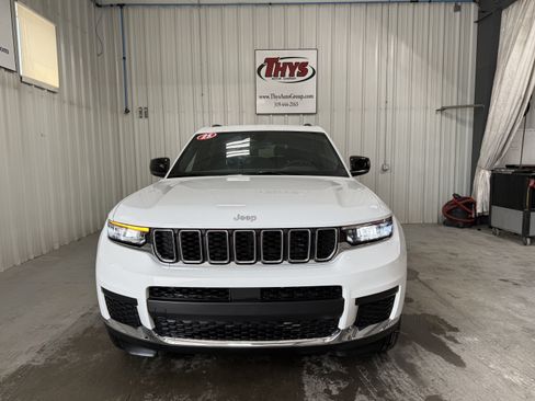 Used 2025 Jeep Grand Cherokee L Laredo w/ Luxury Tech Group I AWD/4WD image 16