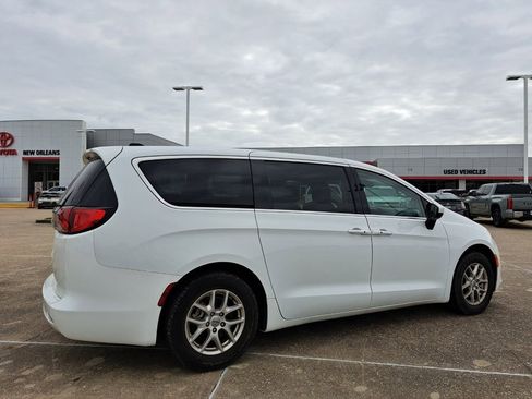 Used 2023 Chrysler Voyager LX image 5